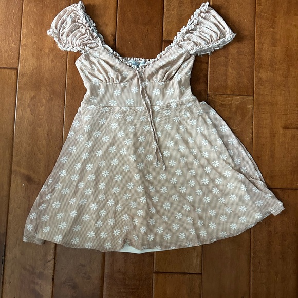 Urban Outfitters Dresses & Skirts - Urban Outfitters Beige Floral Top